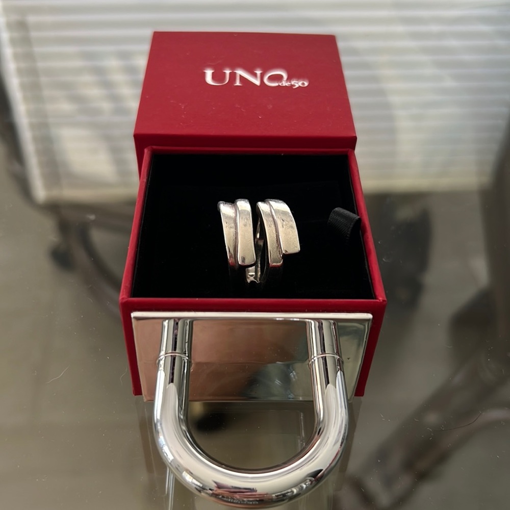 Authentic Uno de 50 ring